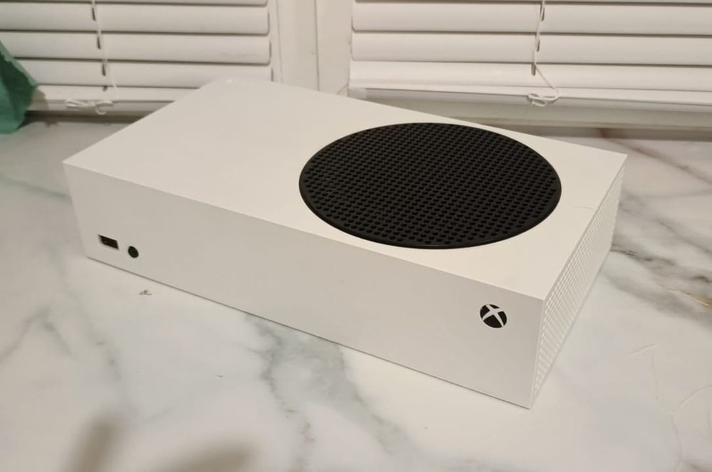 Xbox Series S 512Gb 2 геймпади