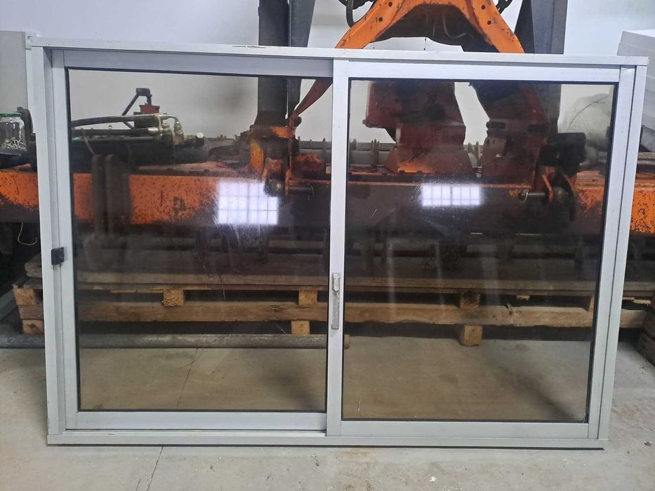 Diversas Janelas e Portada em Alumínio