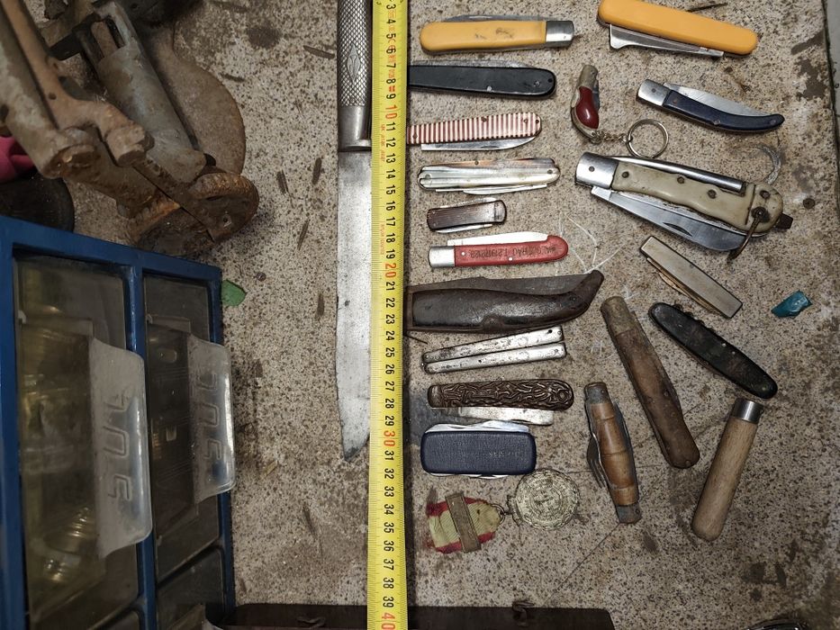 Vários canivetes antigos