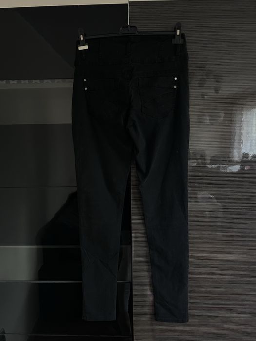 Czarne rurki rozmiar M/38 srebrne guziki