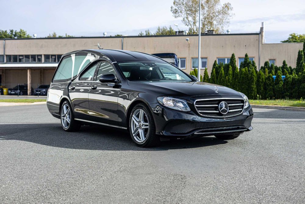 Karawan pogrzebowy Mercedes-Benz/Bojar 4-Matic