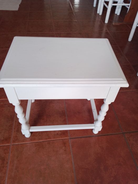 Mesa de apoio branca