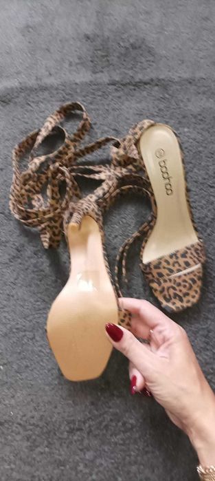 Boohoo leopard wiązane sandałki na szpilce 36