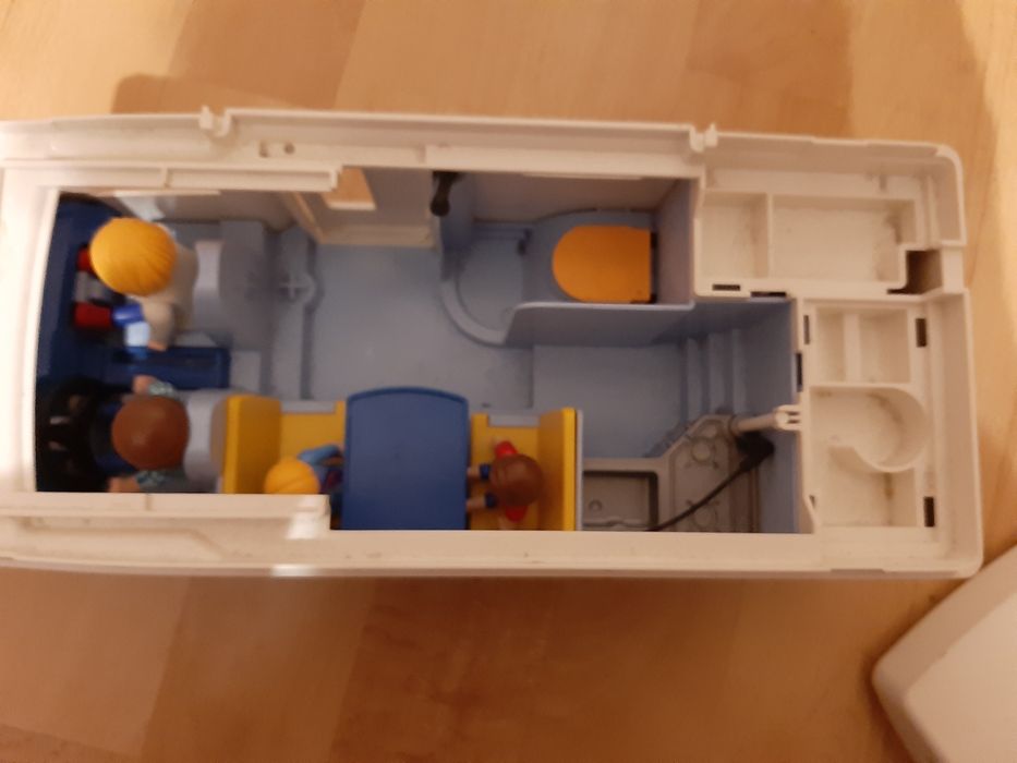 Kamper playmobil 4 figurki