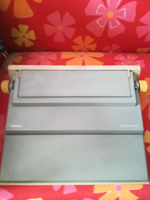 Máquina de escrever antiga Olivetti et personal 55