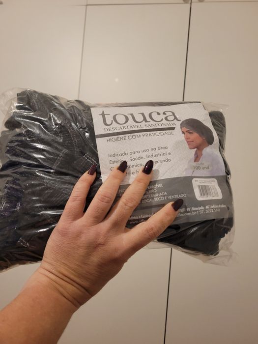 Toucas pretas descartáveis para estética