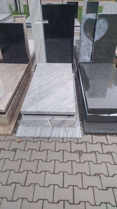 Nagrobek granitowy