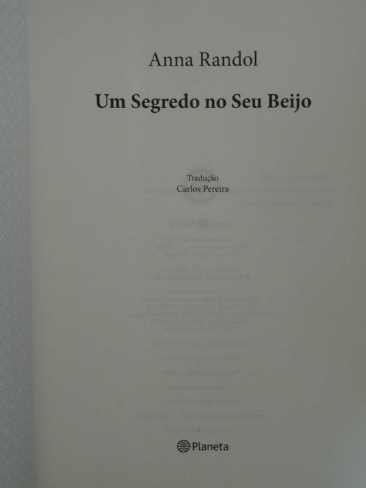 Um Segredo No Seu Beijo de Anna Randol - 1ª Edição