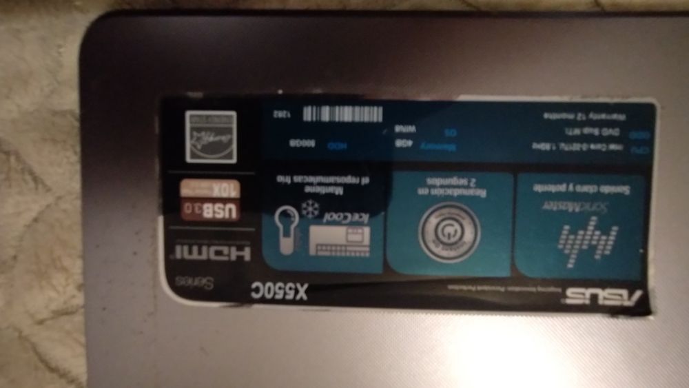 Vendo notebook Asus usado com a caixa . € 115,00