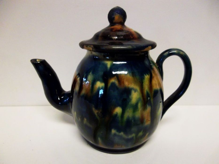 pequeno antigo bule em faiança portuguesa