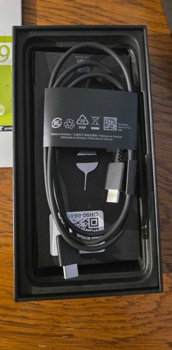 Samsung S22 5G 8/128GB dual sim+ dwa nowe szkła i etui