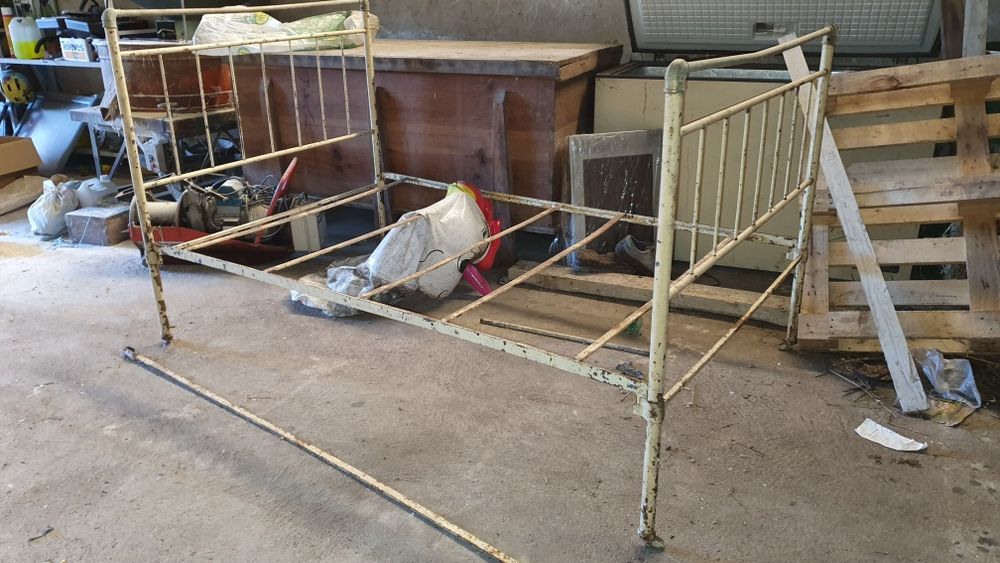 Cama em ferro, anos 1950