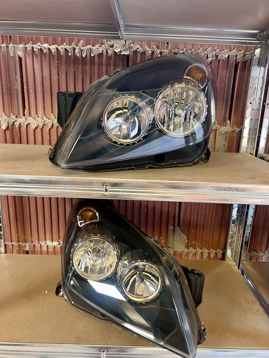 Opel Astra H reflektor prawa lampa