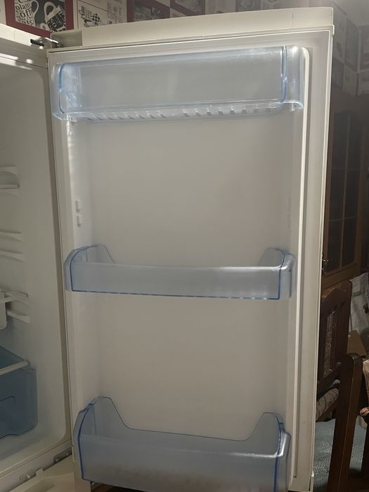 Продам працюючий холодильник Beko