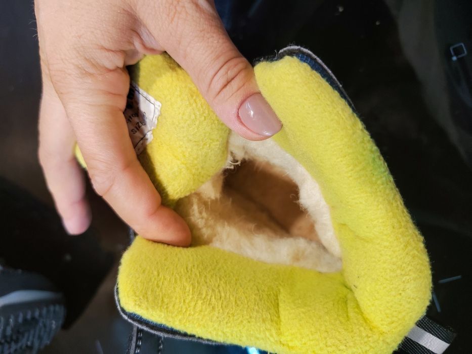 Buty zimowe śniegowce rozmiar 25 raz założone