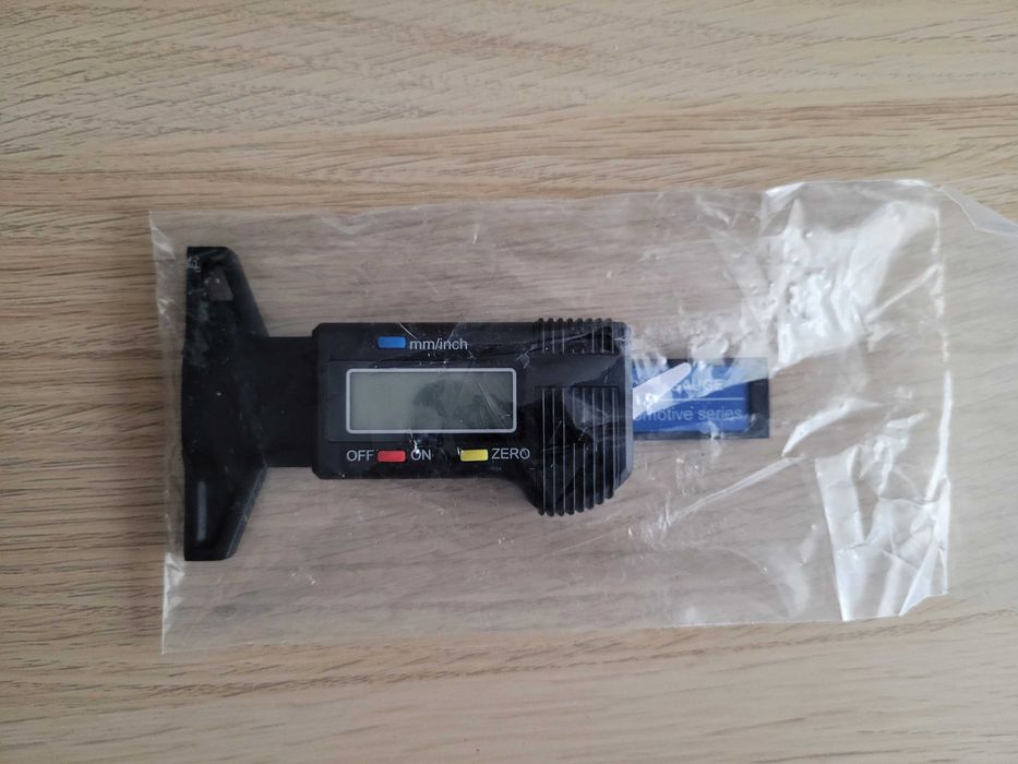 Głębokościomierz, miernik głębokości bieżnika LCD 0-25mm