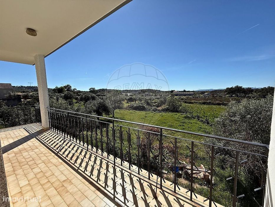 T5 Country Estate for Sale