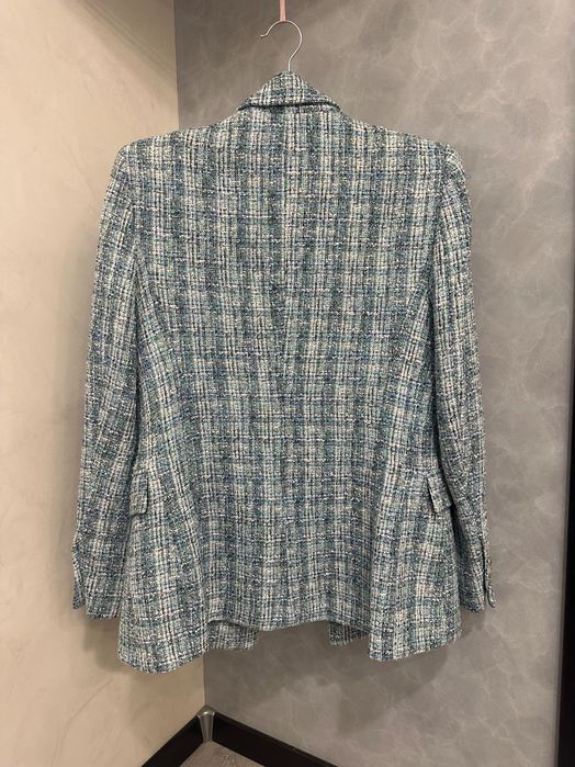 Zara, фактурний піджак з гарними
гудзиками