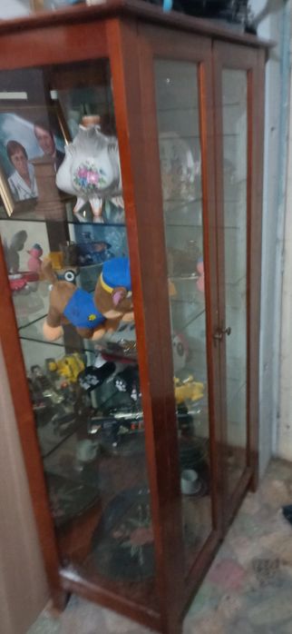 Vendo cristaleira em cerejeira usada