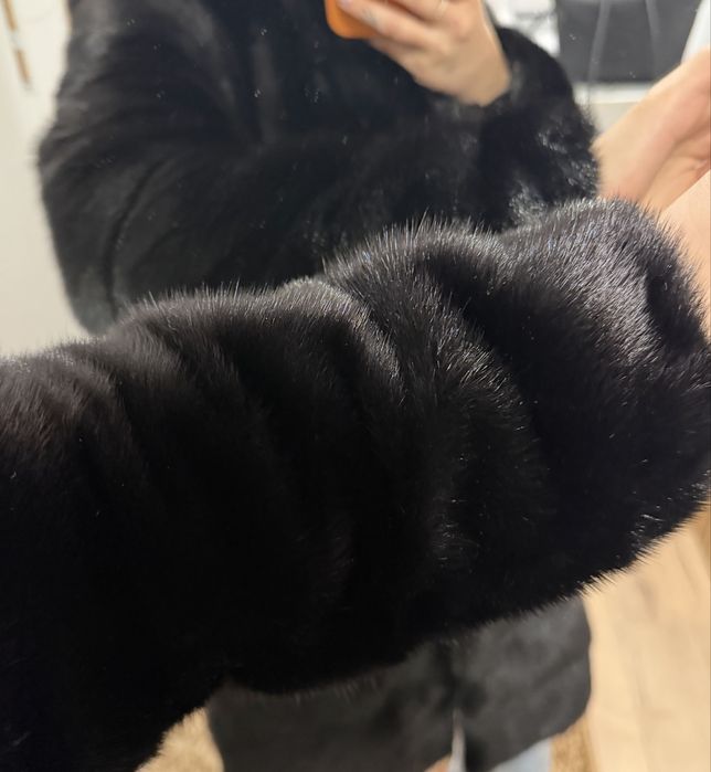 Норкова шуба з капюшоном