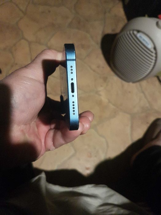 Продам iPhone 13