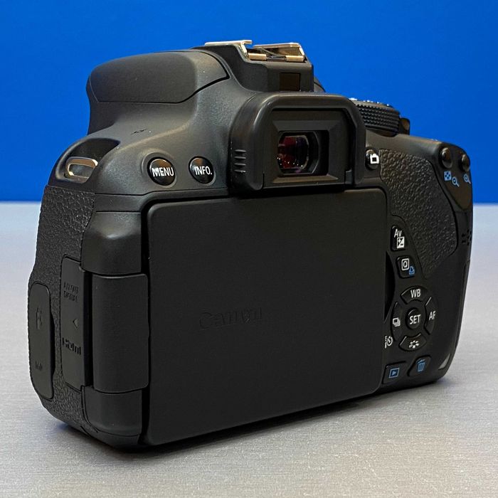 Canon EOS 700D (Corpo) - 18MP
