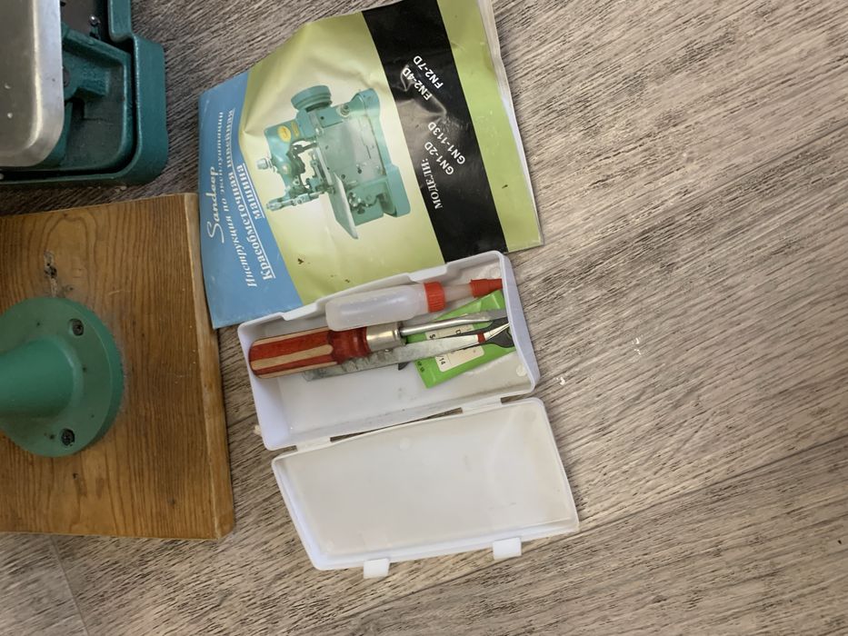 Продам оверлок на запчастини