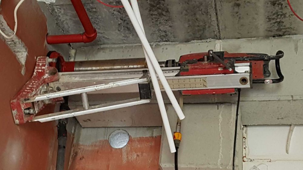 Wiertnica, otwornica, wiercenie, przewierty, otwory w betonie, cegle