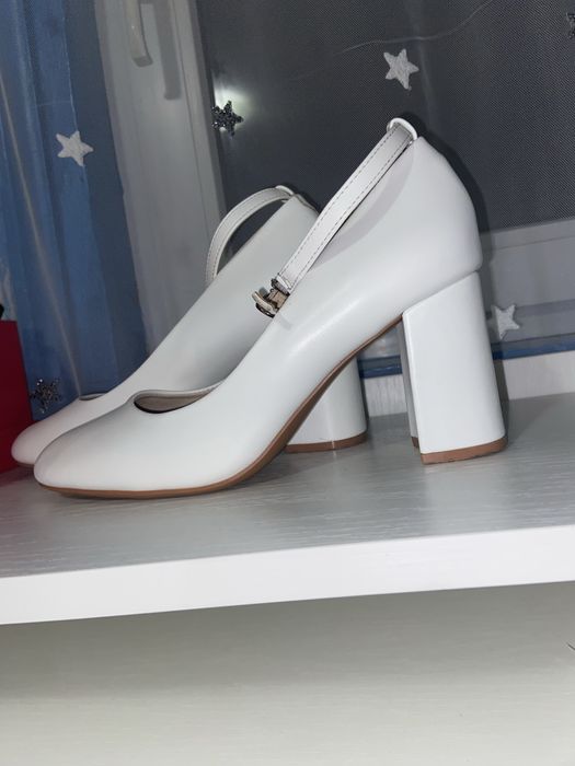 Туфлі білі (весільні)