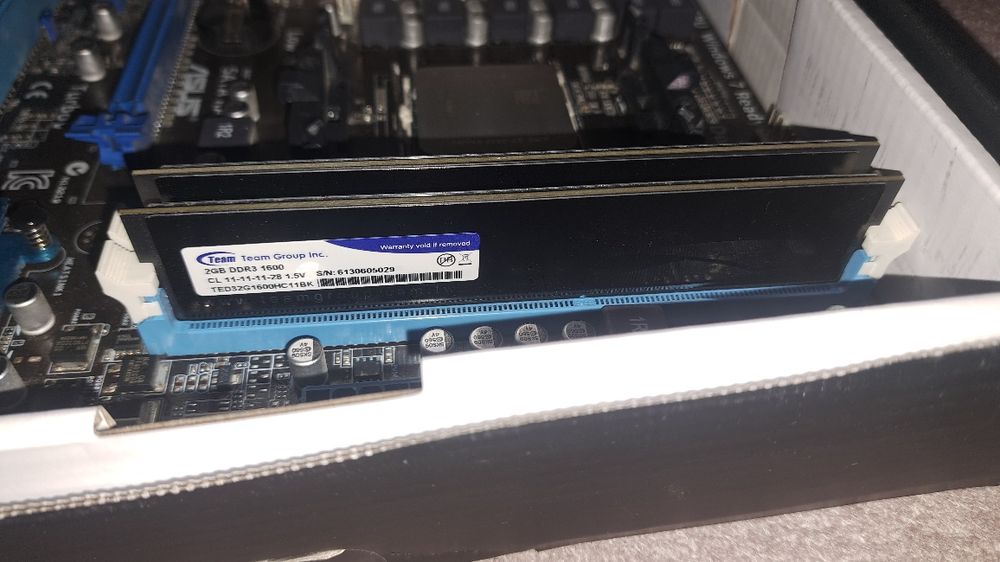 Комплект. Мать + Процессор + ОЗУ (Socket FM1, 4 ядра, Графика)