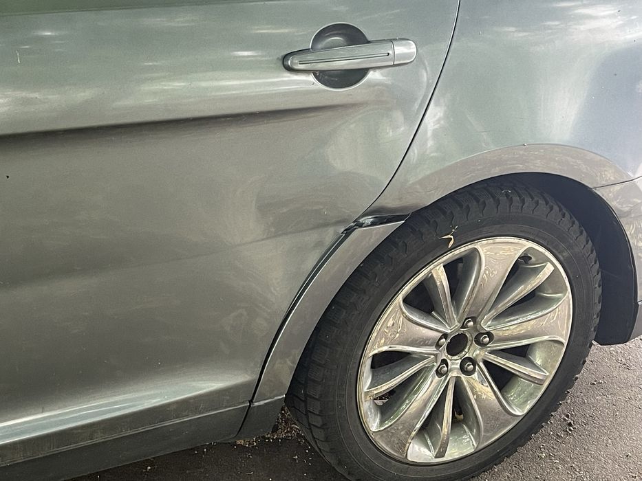 Продаеться Ford Taurus