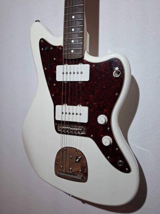 Guitarra Squier Jazzmaster, acustica fender e outras peças