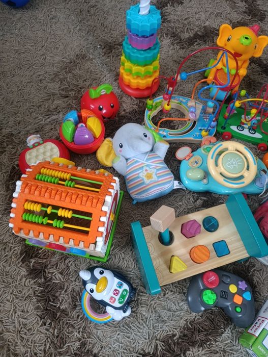 Розвиваючі іграшки для малюків