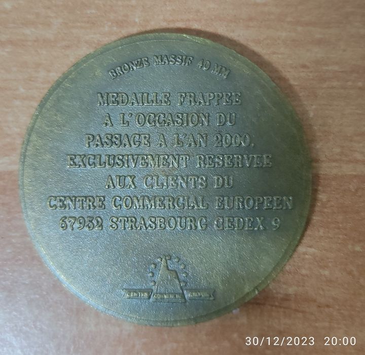 Medalha e moedas de colecção