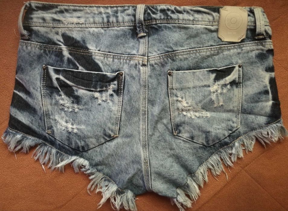 Spodenki jeans Bershka gipura koronka postrzępione