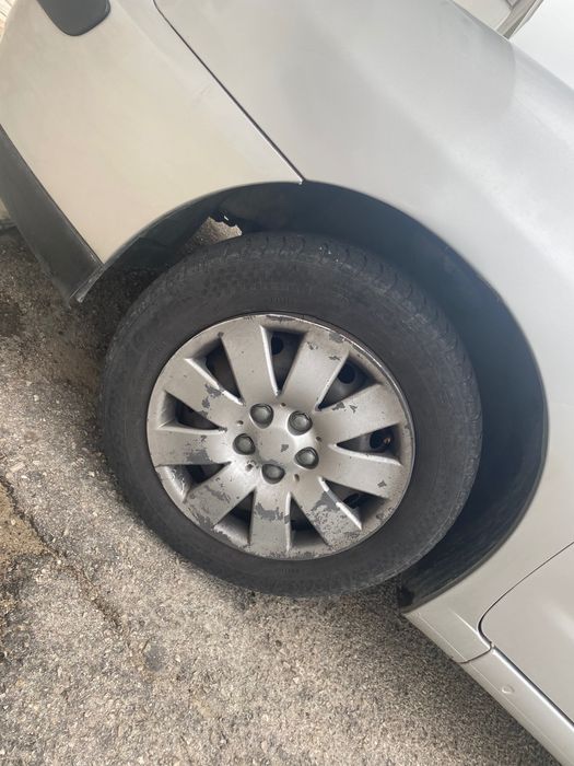 Vendo pneus com jante 175/ 65 / R14