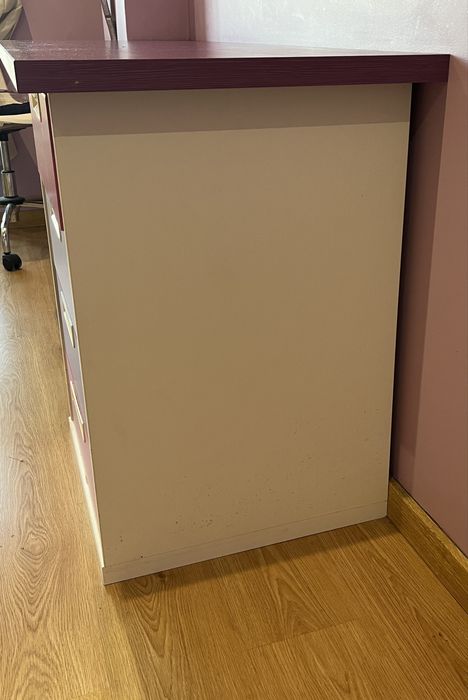 Secretária com 4 Gavetas Rosa e Lilás – Para Restauro