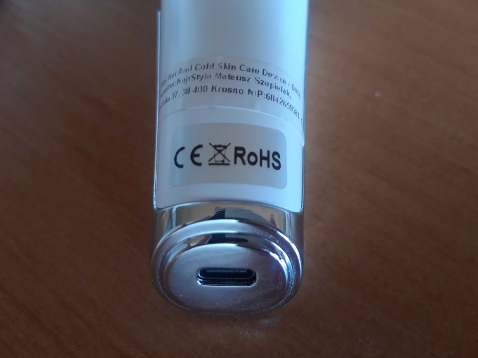 Mezoterapia bezigłowa - masażer EMS twarzy