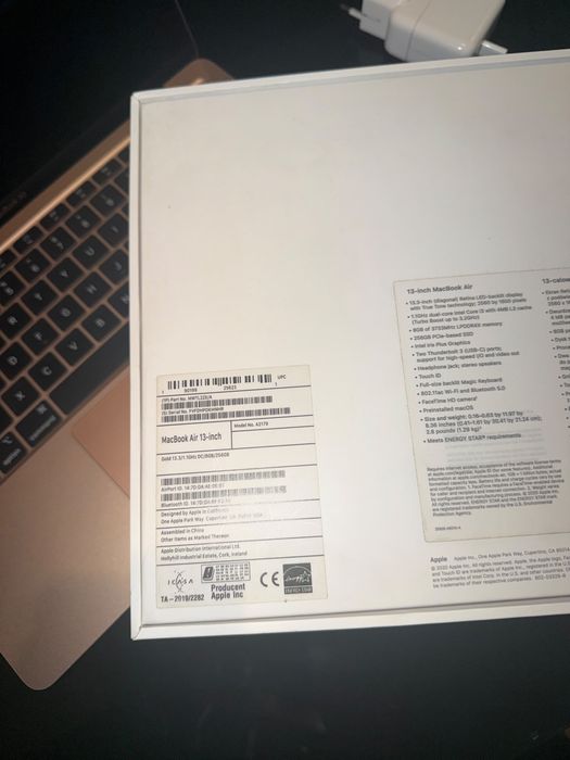 MacBook Air 13" (2020) | Intel i3 / 8GB RAM / 256GB SSD | Złoty (Gold) | Box