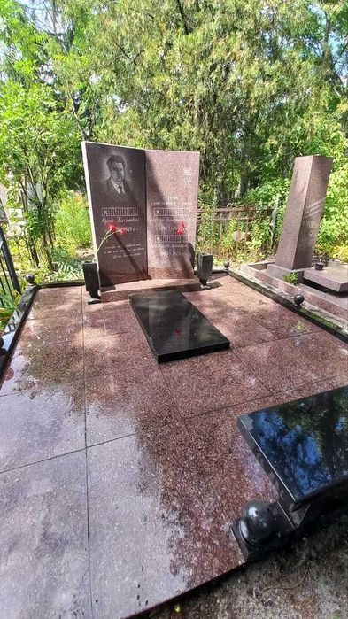 Прибирання могил Вінниця. Уборка могил Винница