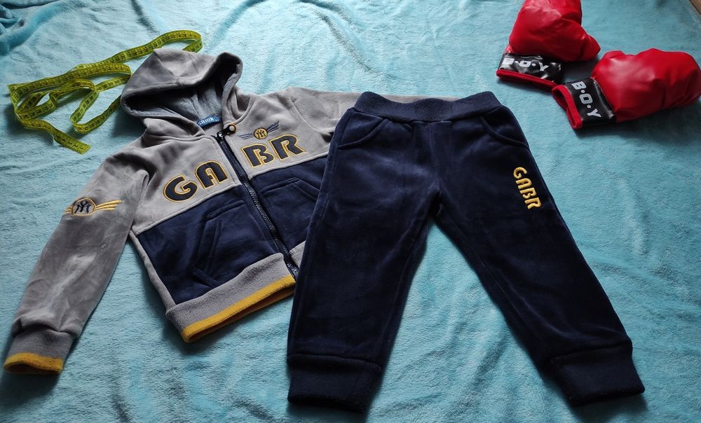 Велюровый костюмчик на мальчика р 98-104