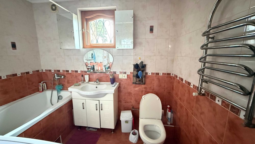 Продаж Будинку 157м2 + Гостьовий будинок(баня - басейн) у м.Ірпінь