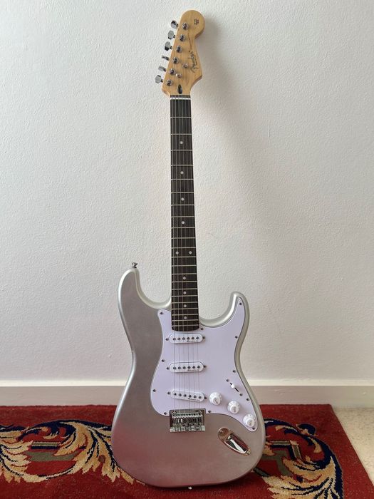 Guitarra Stratocaster à venda