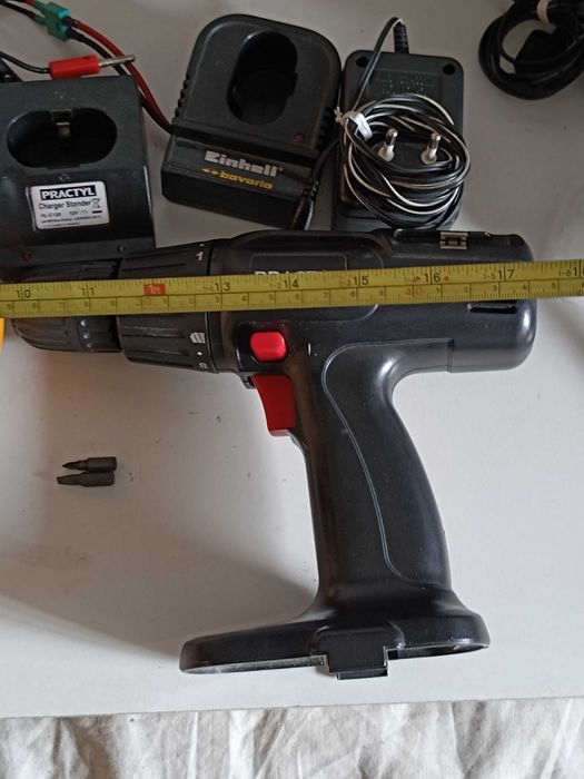 2 Aparafusadores elétricos com baterias