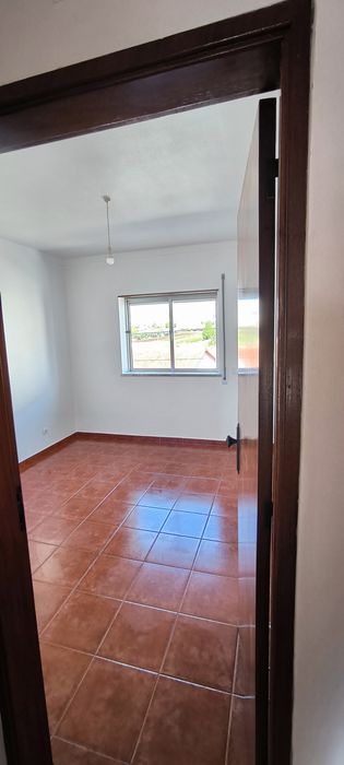 Alugo Apartamento T2  - Estação Parque de Exposições, Lousã