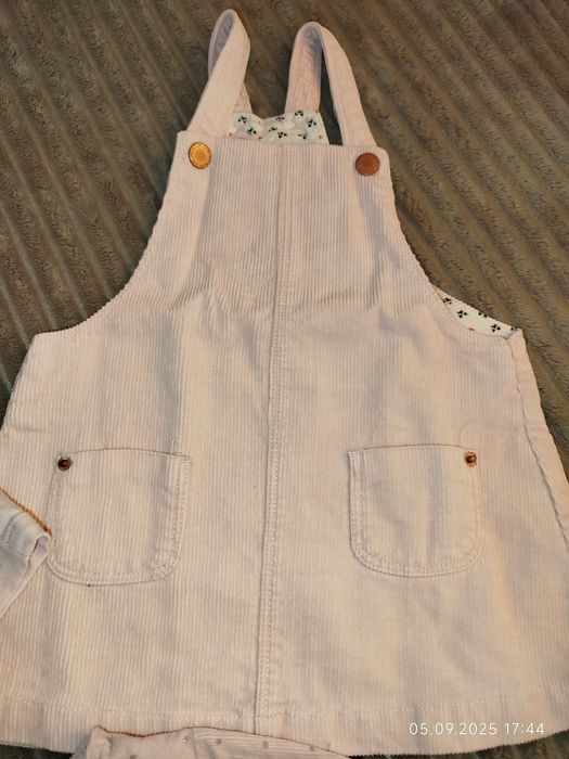 Два сарафани і плаття