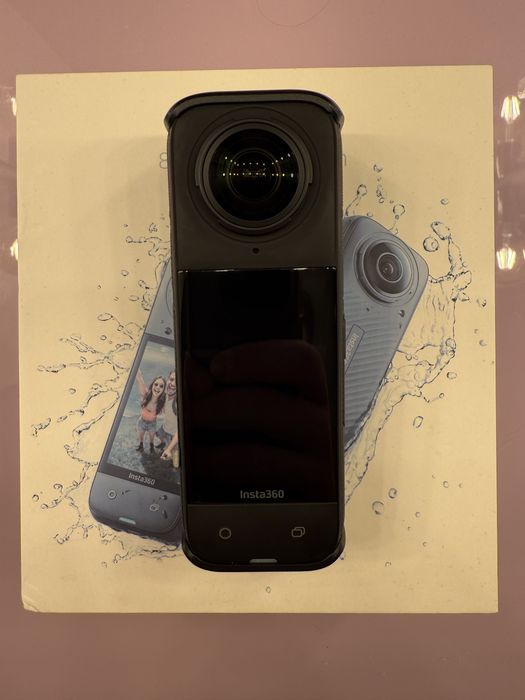 Insta 360 X4 стандартний комплект.