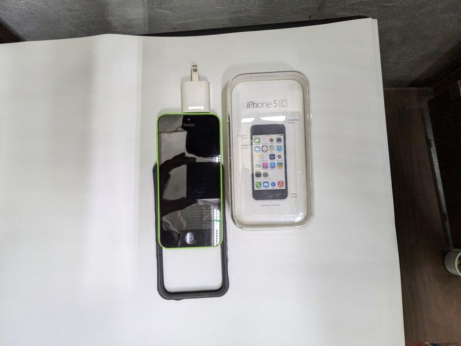 iPhone 5 телефон б.у