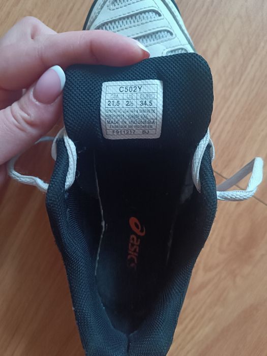 Продаю огирінальні дитячі кросівки Asics gel game розмір 34,5