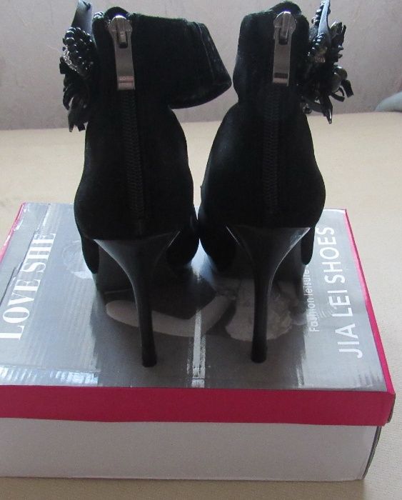 Шикарні туфлі centro 38 р.